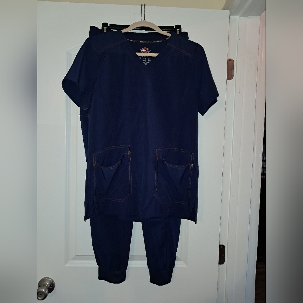 Dickies Riveting Navy Blue Scrub Set